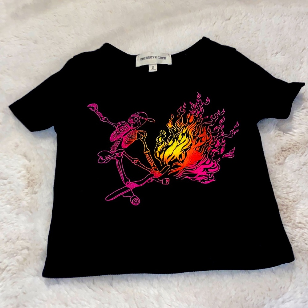 Cute trendy tee!!